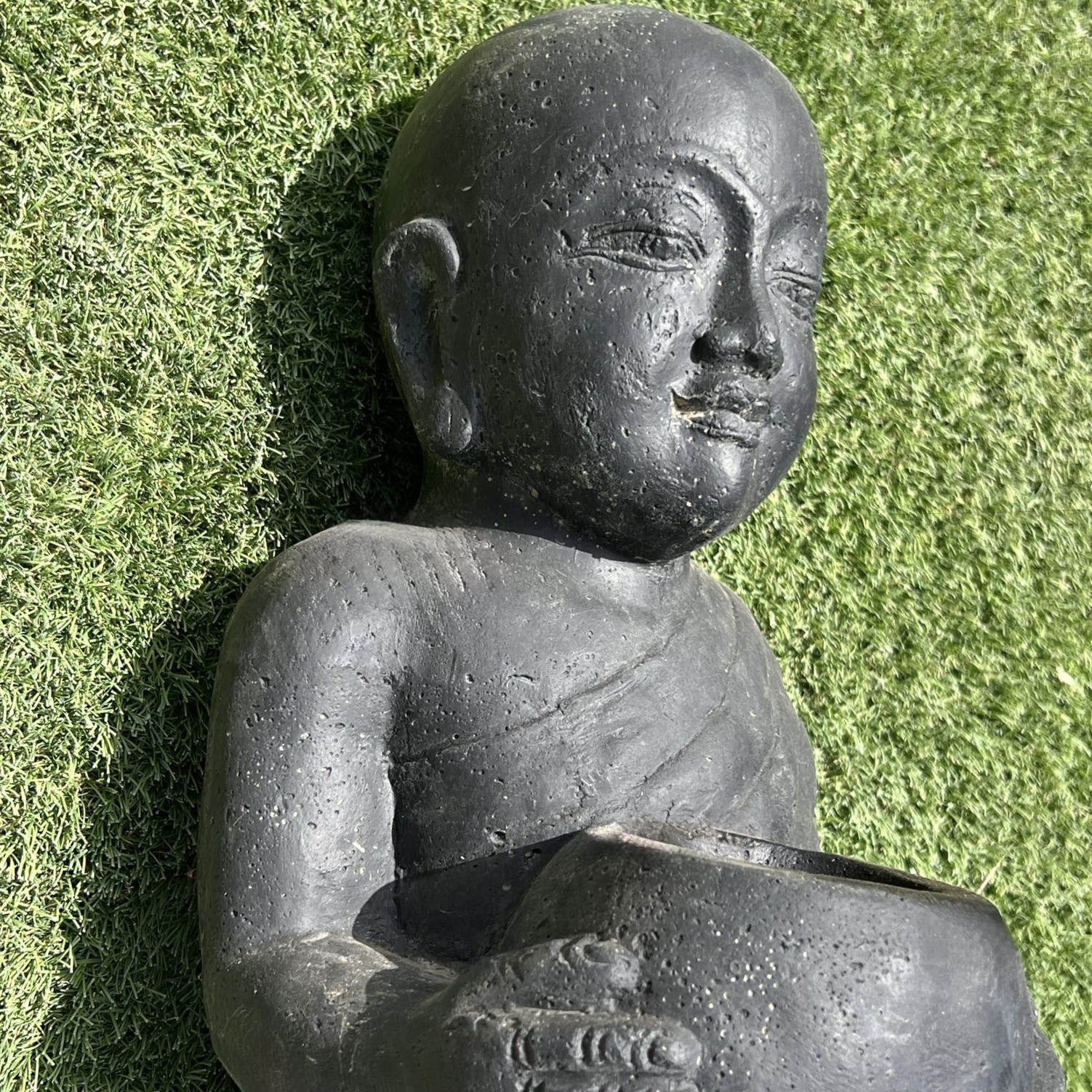 Figura Decorativa Monje Erguido de Hormigón Negro 60 cm