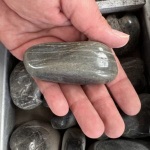 Piedra Bolo Negro Pulido saco 20 kg